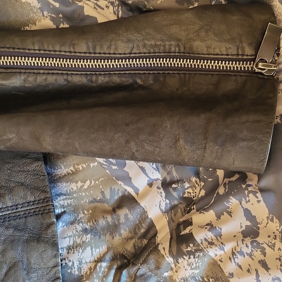 Leather Moto Jacket Medium - Picture 4 of 13